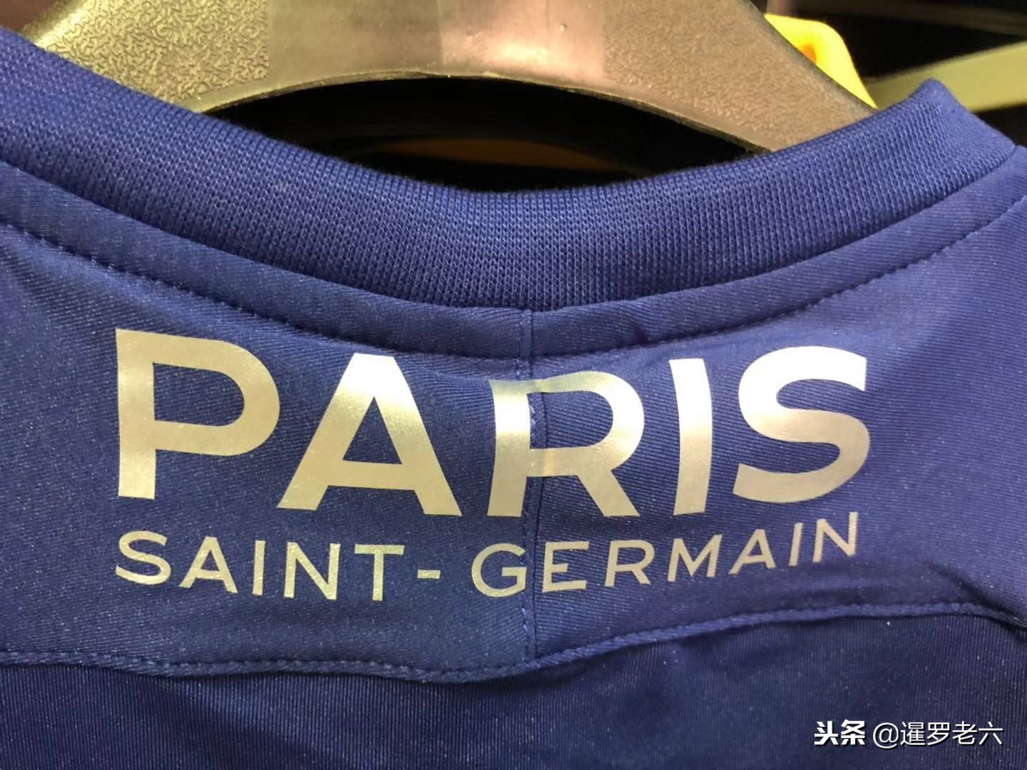 的表现在